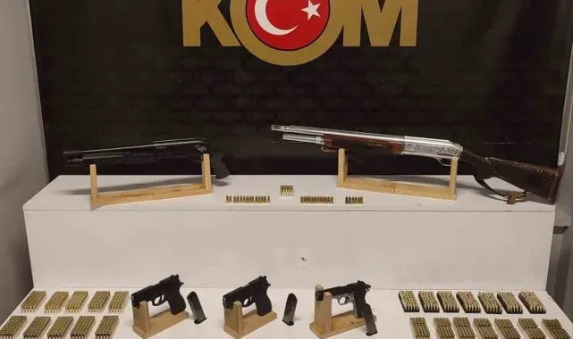 Silah kaçakçıları polisten kaçamadı