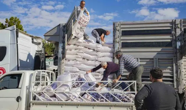 Mersin'de belediyeden üreticilere yem desteği