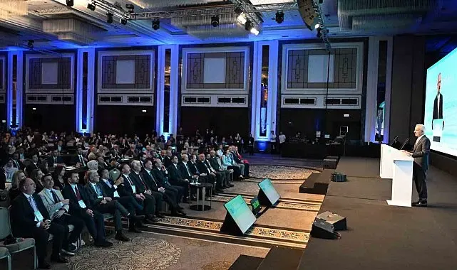 Ulaştırma ve Altyapı Bakanı Abdulkadir Uraloğlu, 8. Dünya Havalimanları Deneyim Zirvesi'nde konuştu: