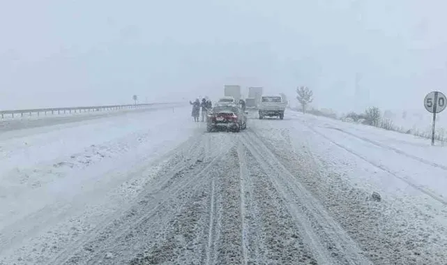Kayseri-Malatya karayolu kardan ulaşıma kapandı