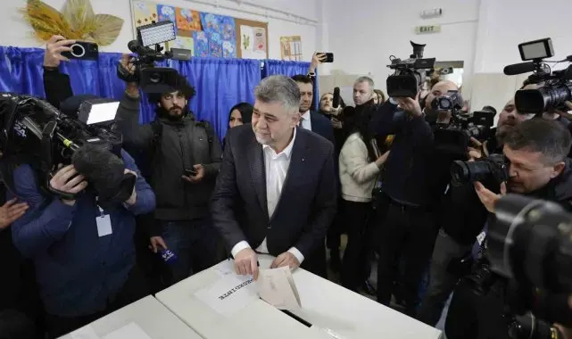 Romanya'da halk cumhurbaşkanlığı seçimi için sandık başında