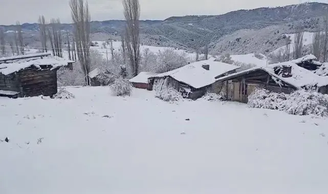 Çorum'da kar yağışı köyleri beyaza bürüdü