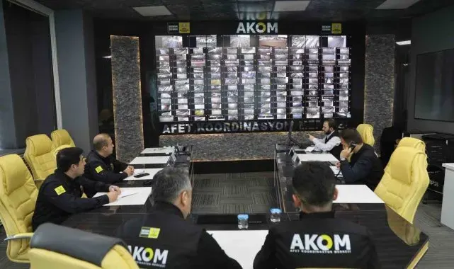 Başkan Altay: "Kar yağışı sonrası 31 ilçemizde 24 saat sahadayız"