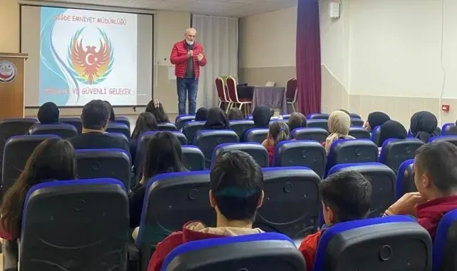 Niğde'de öğrenciler emniyet ekiplerince bilgilendiriliyor