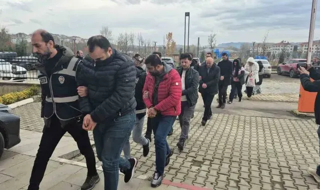 Yatırım yönlendirmesi yöntemiyle 384 bin TL dolandırdılar