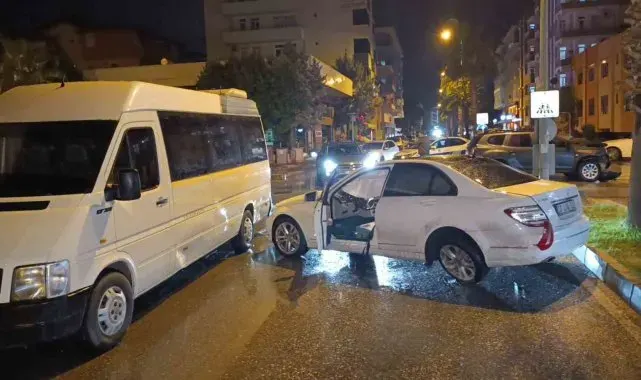 İki otomobil çarpıştı 1 yaralı