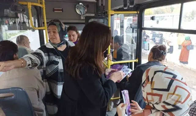 Kadına yönelik şiddetle mücadele için otobüslerde broşür dağıtıldı