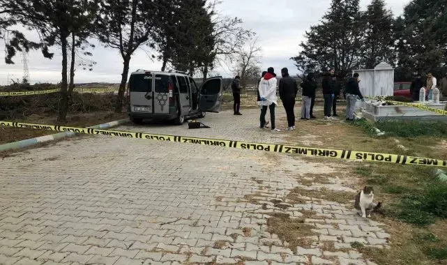 Tekirdağ'da iki kuzen mezarlıkta park halindeki araçta ölü bulundu