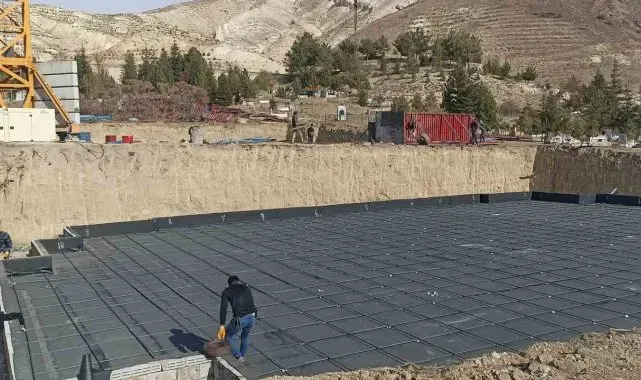 Gürün'de depremzedeler için yeni konutlar yükseliyor