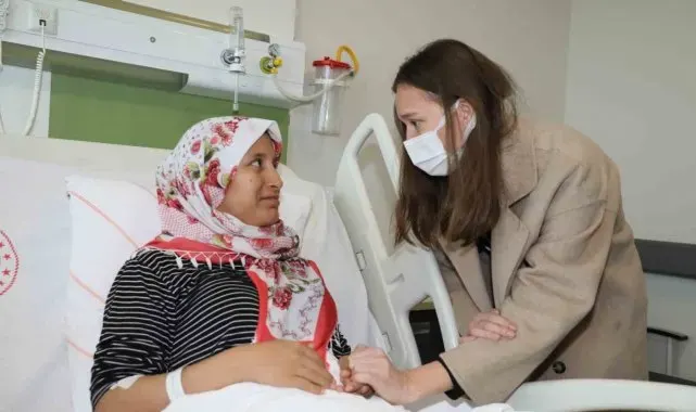 Başkan Durbay'dan eşinin silahlı saldırısında yaralanan kadına ziyaret
