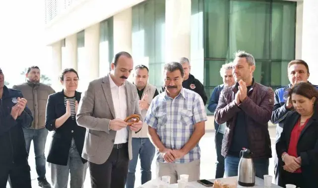 Konyaaltı'nda 'Yarım maaş, yarım simit' eylemi