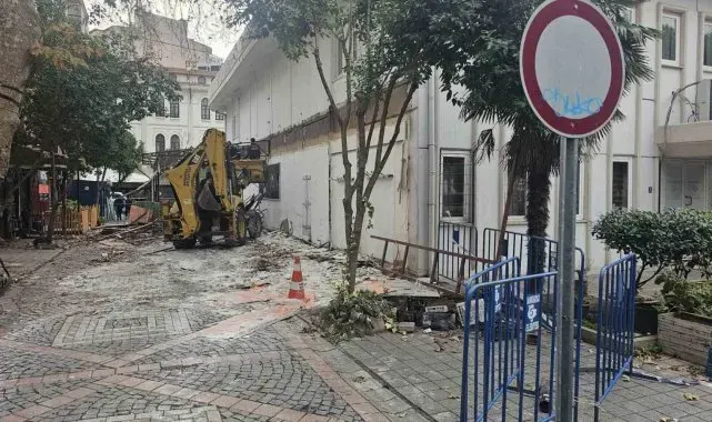 Bandırma'da istenmeyen yapının yıkımı başlandı