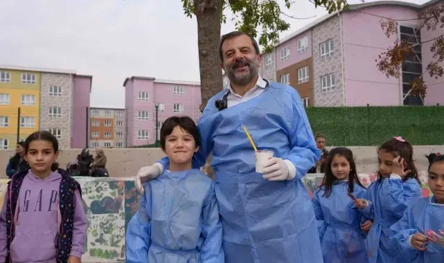 Metrelerce duvarı minikler boyadı