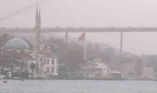 İstanbul Boğazı sise gömüldü