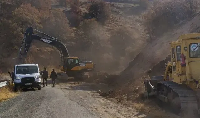 Bünyan'da yol çöktü