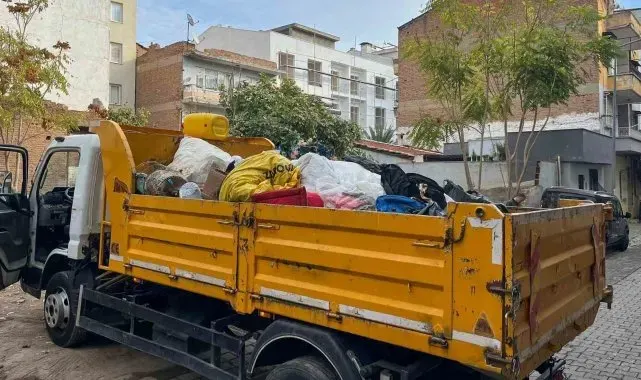 Efeler'deki evden 2 kamyon çöp çıktı