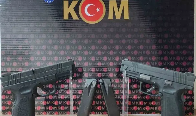 Kargo gönderisinde ruhsatsız tabancalar ele geçirildi