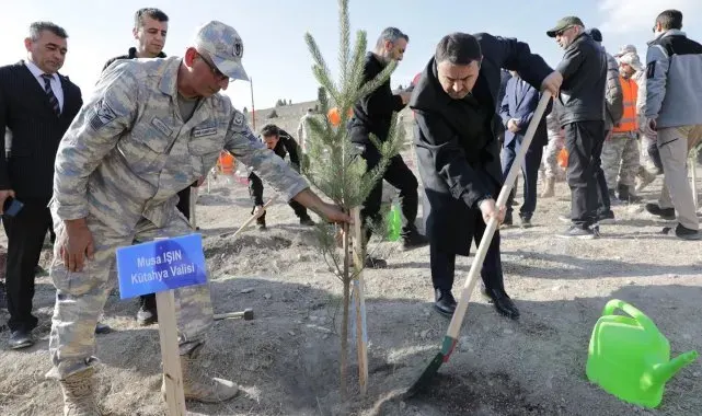 Mehmetçik Hatıra Ormanı'na fidan dikildi