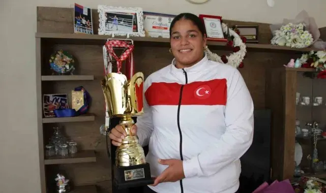 Antrenörsüz, parasız ve sponsorsuz dünya şampiyonluğuna ulaştı