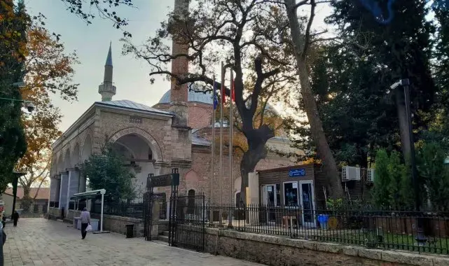 Bursa'da ecdat yadigarı tarihi cami ve türbelerdeki özel güvenlikçiler çekiliyor