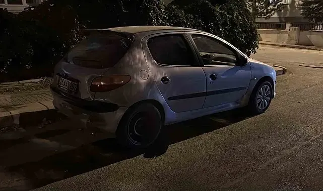 Polisin incelediği araç ve 2 şahıstan satışa hazır uyuşturucu ele geçirildi