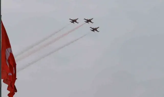 Türk Yıldızları'ndan Antalya'da 'Ataya Saygı Uçuşu'