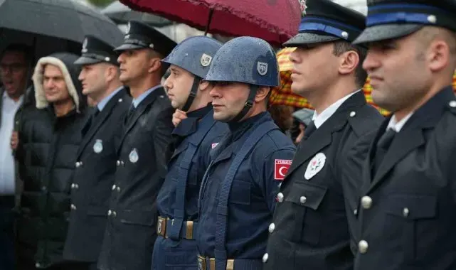Üsküdar'da 10 Kasım'da "Ata'ya saygı zinciri" oluşturuldu