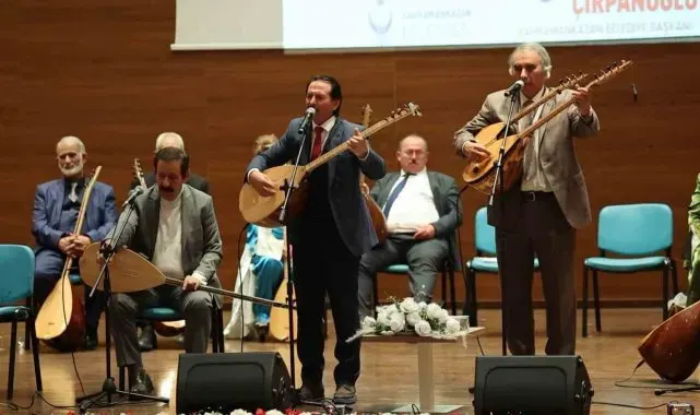 Aşıklıklar Atatürk'ü sevdiği şarkıları çalarak andı