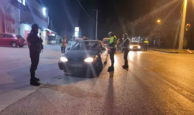 Turgutlu'da aranma kaydı bulunan 8 kişi yakalandı