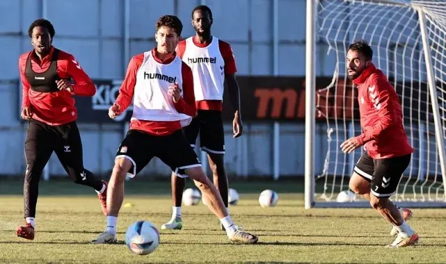 Sivasspor minyatür kalede maç yaptı