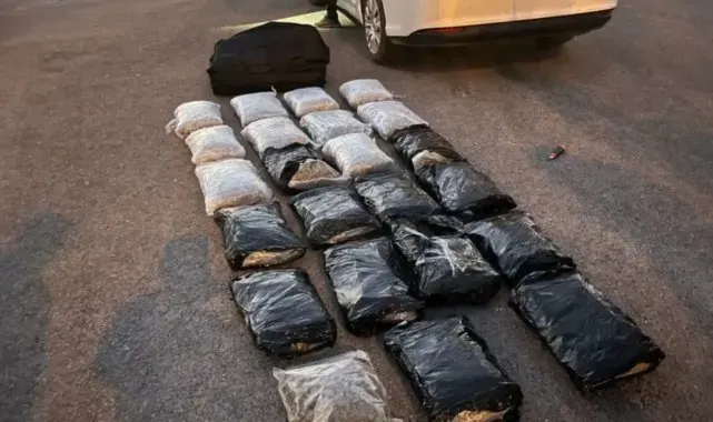İzmir'de narkotik operasyonları: 32 kilonun üzerinde uyuşturucu ele geçirildi