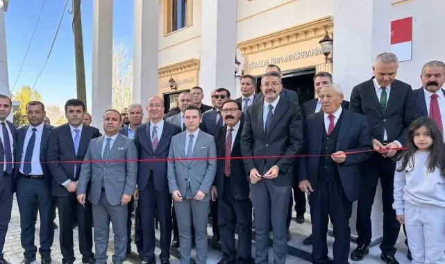 Yüksekova'da 1500 kişilik cami ibadete açıldı