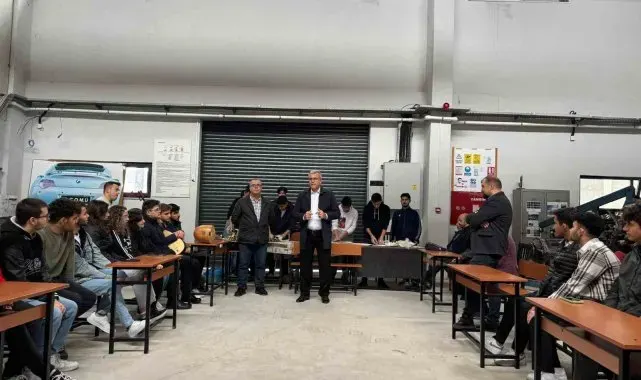 Başkan Elbi, otomotiv öğrencileri ile bir araya geldi