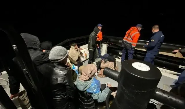 Çanakkale'de 18 kaçak göçmen kurtarıldı