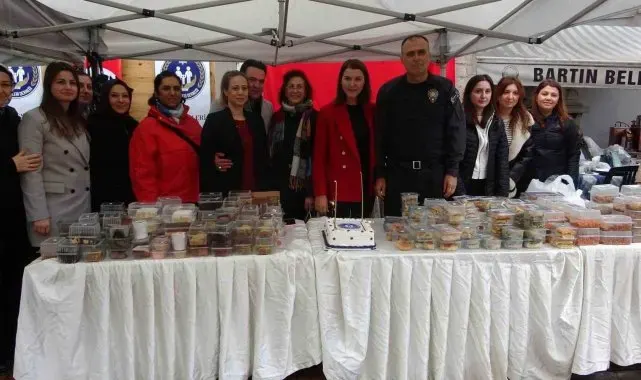 Polis eşlerinden birliktelik pastası