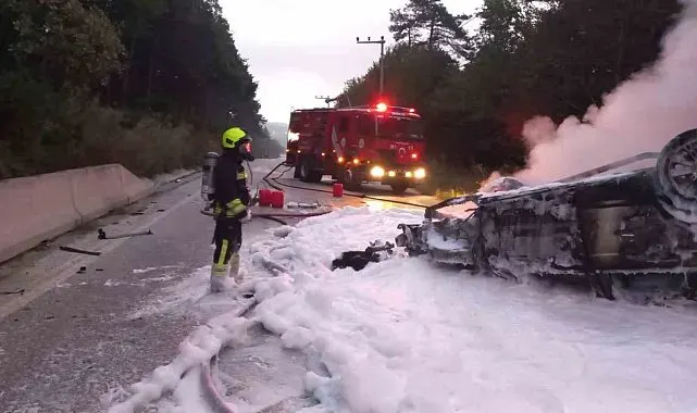Bolu'da devrilen otomobil alev aldı: Sürücü yaralı