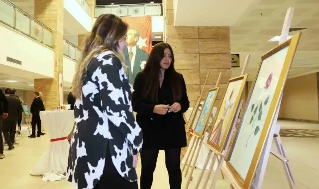 Yükümlülerin yaptığı ebru ve resimler göz doldurdu