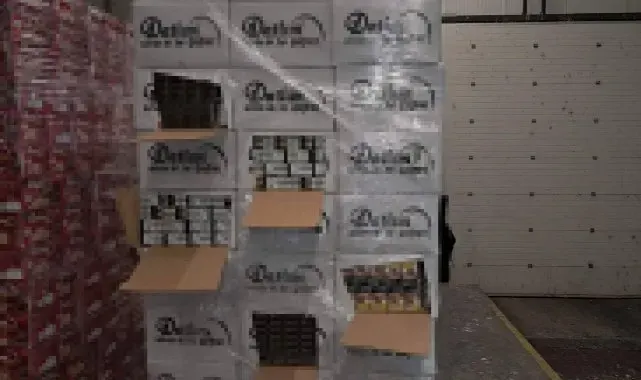 Gofret kutularından sigara çıktı: 26 bin 960 paket sigara yakalandı