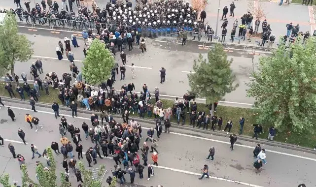 Batman'da polise taş atan gruba müdahale: 9 gözaltı