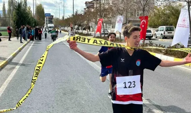 Tomarza'da 10 Kasım Atatürk'ü Anma Koşusu yapıldı