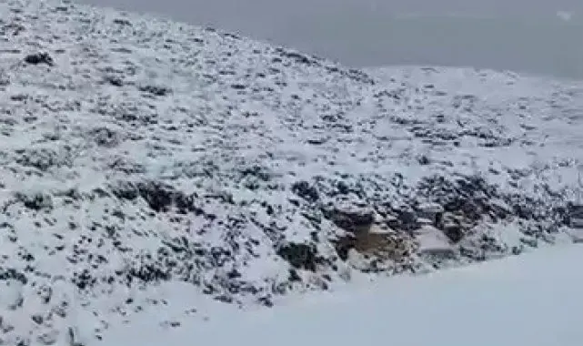 Siirt'te mevsimin ilk karı yağdı