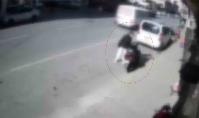 Park halindeki motosikletten cep telefonu çaldılar