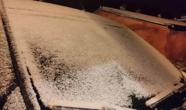 Ardahan'da gece saatlerinde kar yağışı ve tipi etkili oldu