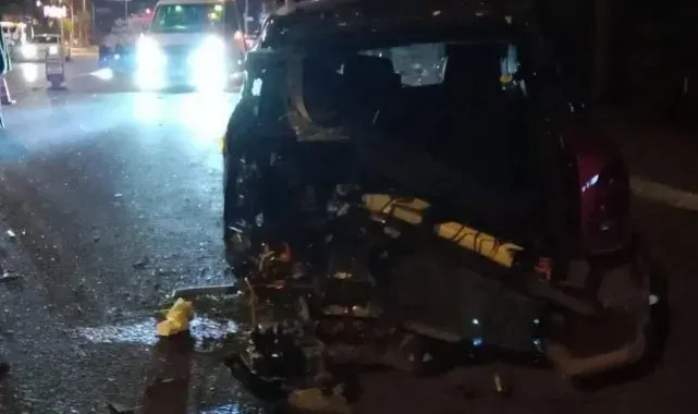 Ünye'de park halindeki araca ve direğe çarpan araç takla attı: 1 ölü