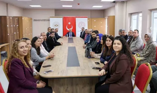Vali Varol, öğretmen ve öğrencilerle bir araya geldi