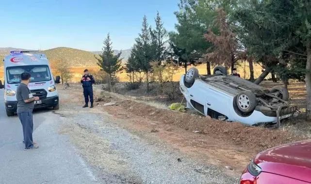 Virajı alamayan araç takla attı; 2 yaralı