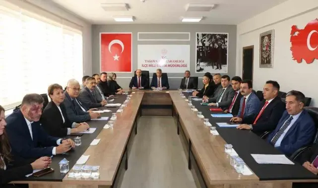 Katipoğlu'ndan Taşova'da okul müdürleriyle toplantı