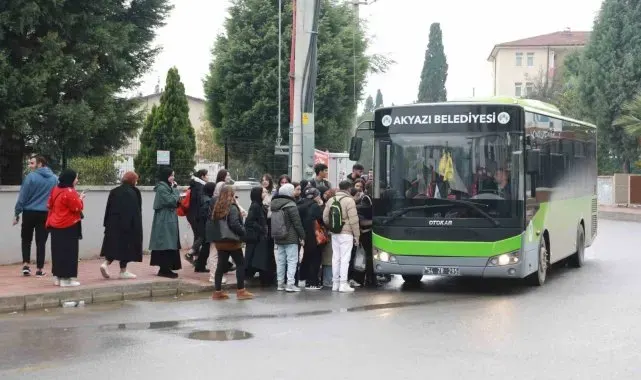 Akyazı'da üniversite öğrencilerine ücretsiz ulaşım başladı