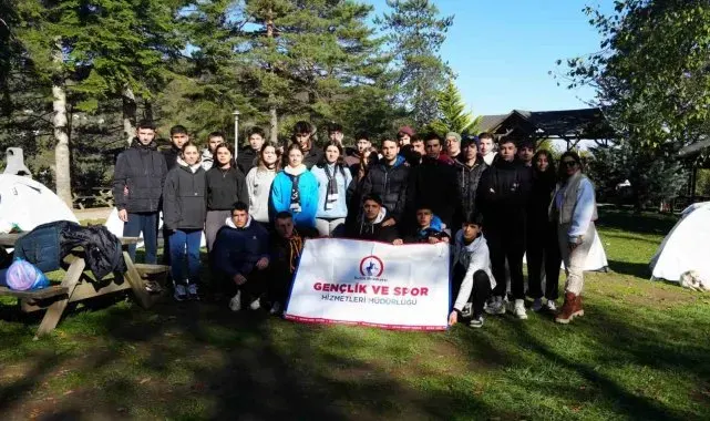 Gençler doğanın kalbinde kamp yaptı