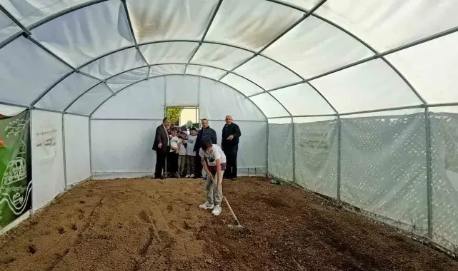 Erzincan'da okuldaki çiftlik kışlık sebze üretecek